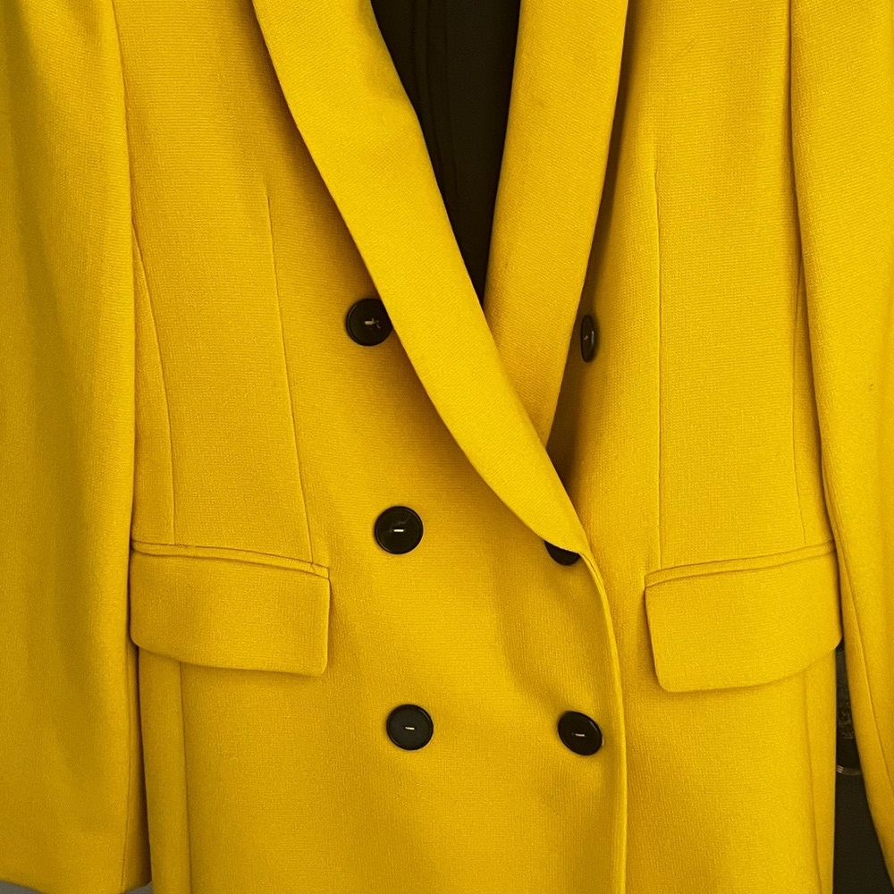 Yellow blazer - Picture 2 of 3